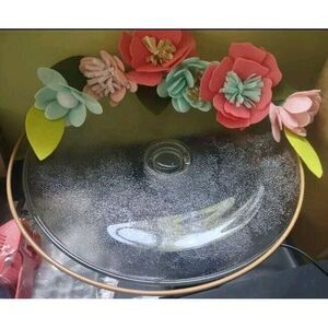 Wreath‎ Metal Gold W/ Felt Floral Design 11 in Diameter. Great For Doors Or Wall